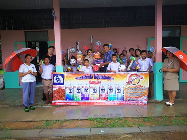 Granting Funds for Children to Wat Ampawas School, Lang Suan district, in cooperation with Khu Khid Chok Thawee Sap, Chumphon province